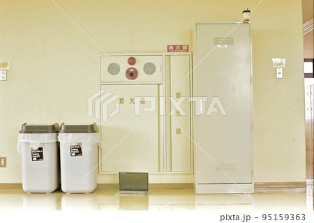 大学内の消火栓 95159363