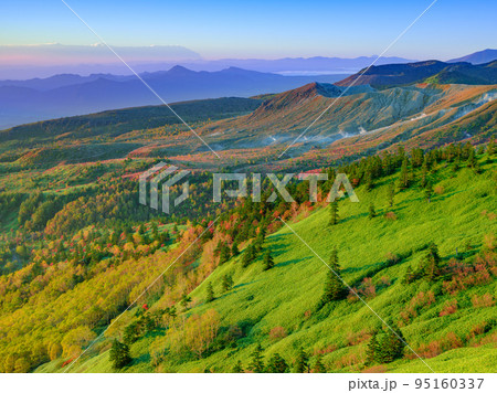 群馬_志賀高原渋峠の紅葉絶景風景 95160337