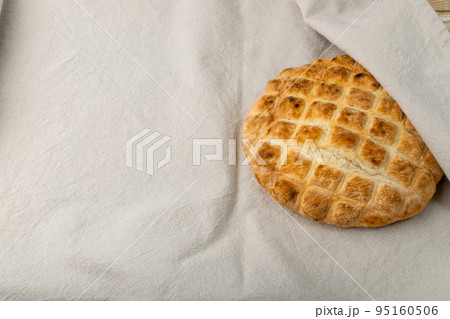 Homemade Round Bread 95160506