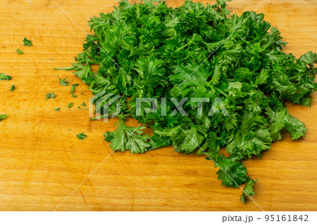 Fresh Green Chopped Parsleyon Wooden Cutting Board Background 95161842