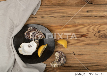 Empty Oyster Shell Isolated, Eaten Mollusc Empty Oyster Shell Isolated, Eaten Mollusc 95162540