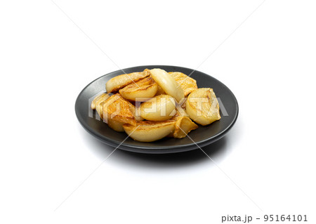 Fried Garlic Cloves Pile Isolated on White Background Fried Garlic Cloves Pile Isolated on White Background 95164101