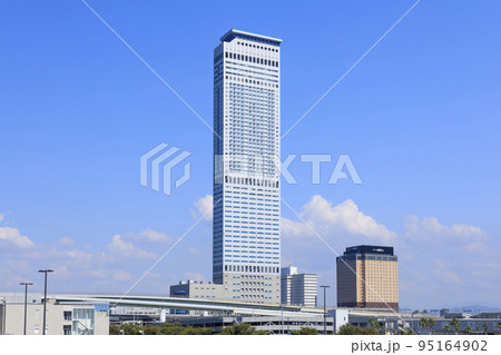 大阪府泉佐野市　青空のりんくうの街並み 95164902