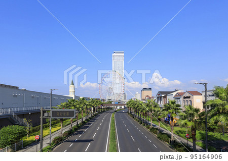 大阪府泉佐野市　青空のりんくうの街並み 95164906