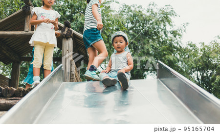 2 years old & 8 years old 2 years old & 8 years old 95165704