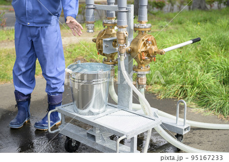 緊急貯水槽を使った訓練の様子 緊急貯水槽を使った訓練の様子 95167233