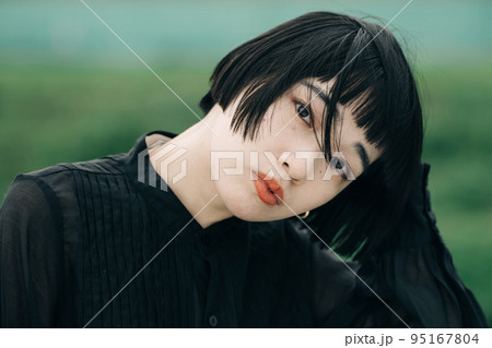 黒髪ショートヘアの女性ポートレート・ナチュラルビューティ 黒髪ショートヘアの女性ポートレート・ナチュラルビューティ 95167804