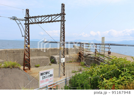 埠頭公園の奥羽本線終端部と青森港北防波堤西灯台 あすぴぃ 95167948
