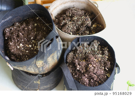 使い終わった土 95168029