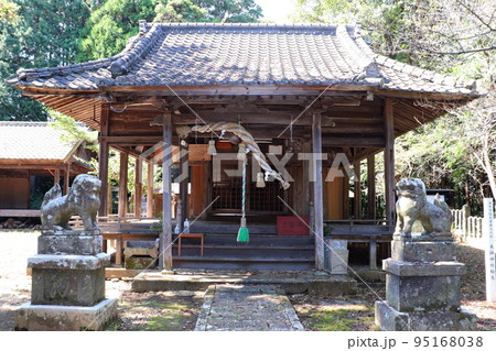 由布市　来鉢神社の本殿 95168038