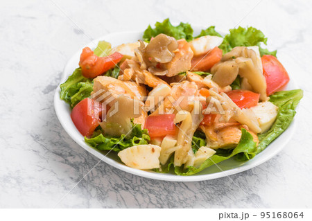 チキンんと野菜のサラダ チキンんと野菜のサラダ 95168064