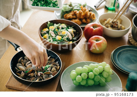 ホームパーティー・手作り料理イメージ 95168173