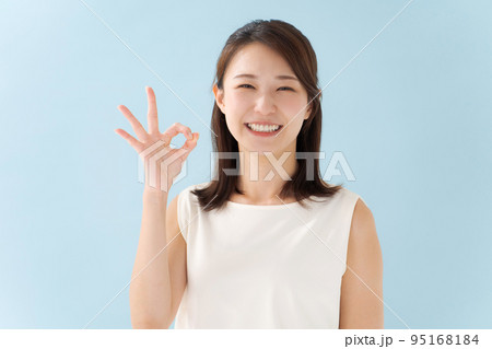 30代女性のポートレート 30代女性のポートレート 95168184