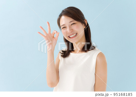 30代女性のポートレート 30代女性のポートレート 95168185