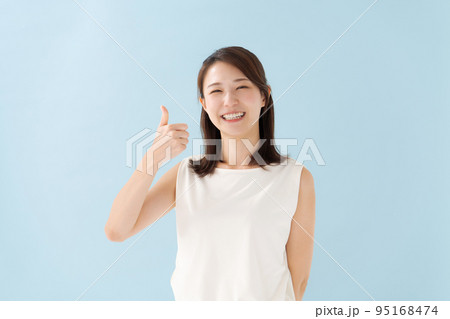 20代女性のポートレート 20代女性のポートレート 95168474