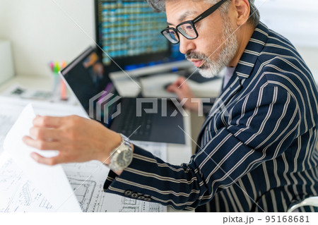 渋い 一級建築士 英国紳士 エレガントな佇まい 渋い 一級建築士 英国紳士 エレガントな佇まい 95168681