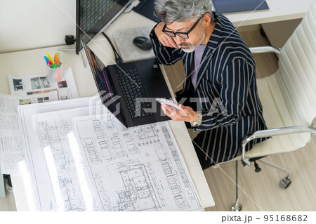 渋い 一級建築士 英国紳士 エレガントな佇まい 俯瞰 渋い 一級建築士 英国紳士 エレガントな佇まい 俯瞰 95168682