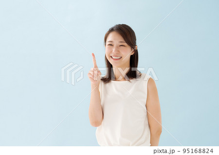 30代女性のポートレート 30代女性のポートレート 95168824