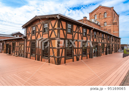 愛知県半田市にあるカブトビールの製造工場の半田赤レンガ建物 95169065