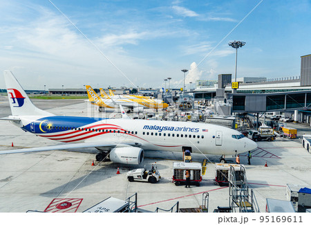 シンガポール国際空港　旅客機 95169611
