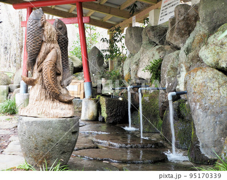 立山水源の無心販売所　熊本県阿蘇郡南小国町満願寺 95170339
