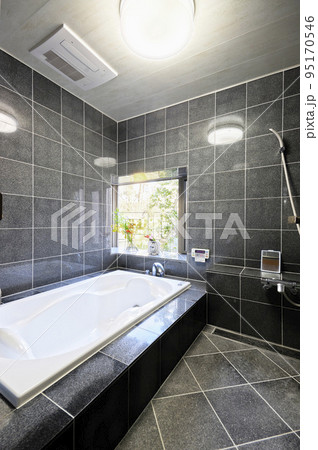 清潔なバスルーム　 95170546