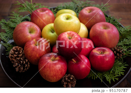 日本のリンゴのイメージ 95170787