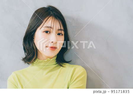 ヘアスタイル　くびれミディ 95171835