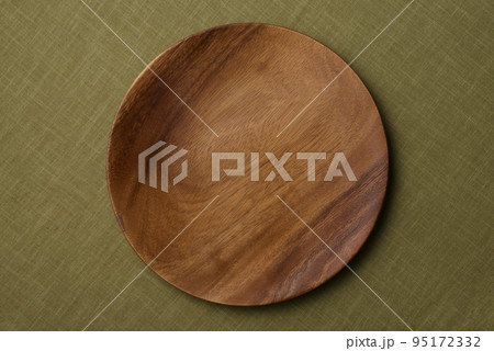 真上から見たアカシア製の皿 真上から見たアカシア製の皿 95172332