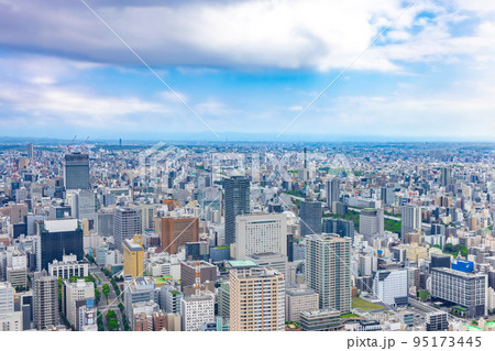 【愛知県】ミッドランドスクエア屋外展望台スカイプロムナードから見た名古屋の都市風景 95173445