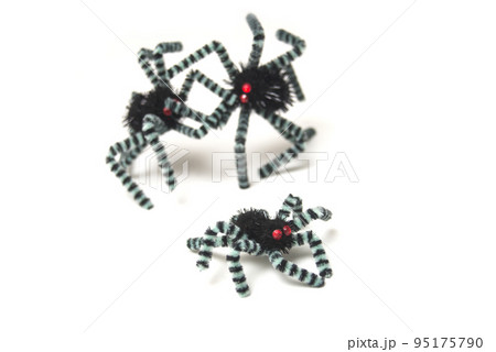set of decorative spider for Halloween decoration on white background set of decorative spider for Halloween decoration on white background 95175790