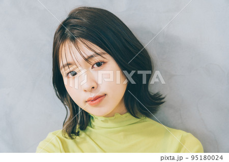 ヘアスタイル　くびれミディ 95180024