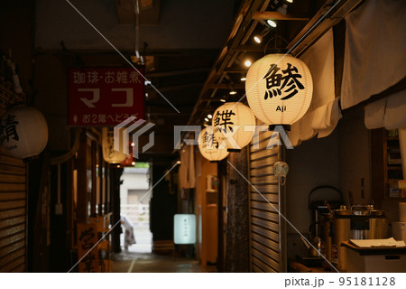 市場の路地裏イメージ（築地場外市場） 95181128