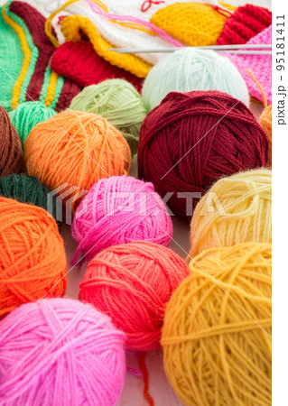 knitting needles with a ball knitting needles with a ball 95181411