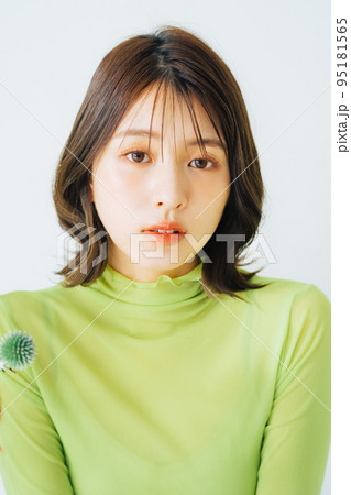ヘアスタイル　くびれミディ 95181565