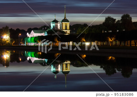 park Kuskovo at night park Kuskovo at night 95183086