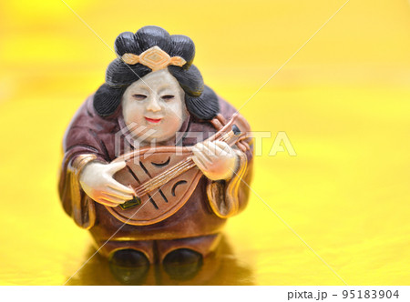 金バックの弁財天の置物・弁財天 95183904