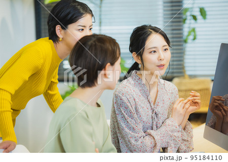 アパレル　デザイン会社　 95184110