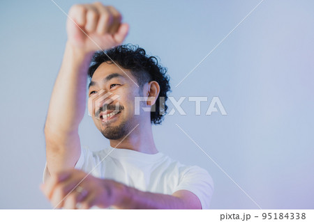 髭の男性 髭の男性 95184338