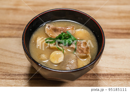 天然きのこのみそ汁 95185111