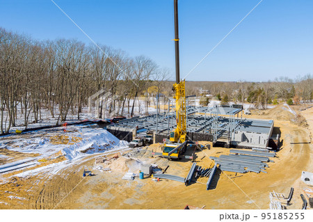Construction building with structure of steel metal beams frame Construction building with structure of steel metal beams frame 95185255