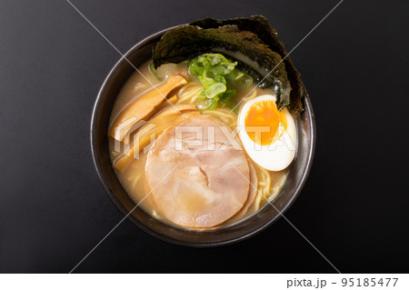 とんこつ醤油ラーメン とんこつ醤油ラーメン 95185477
