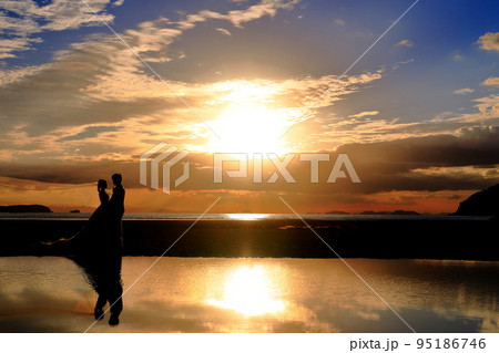 【香川県】父母ヶ浜の夕景 95186746