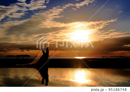 【香川県】父母ヶ浜の夕景 95186748