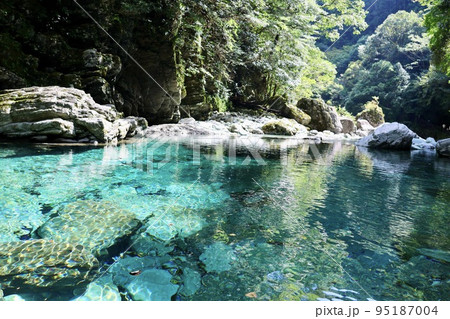 安居渓谷　仁淀川水系で一番美しい水流　水晶淵　日本一の清流　自然公園 95187004