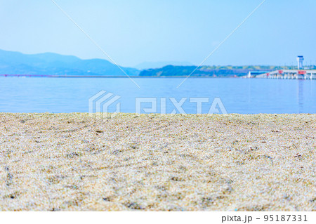 初秋のガラスの砂浜　長崎県大村市 95187331