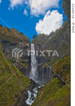 華厳の滝 95188459