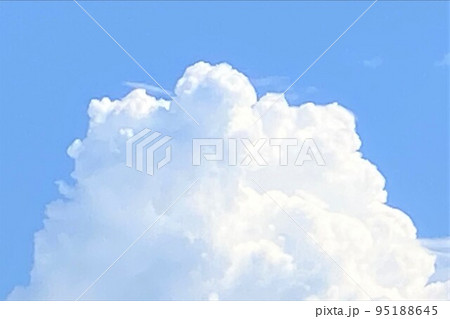 シュークリームみたいなふわふわ雲 シュークリームみたいなふわふわ雲 95188645