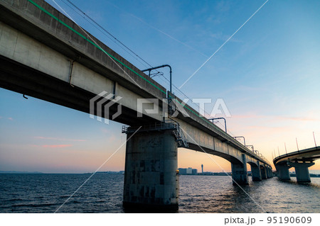 夕日のセントレア連絡橋 95190609