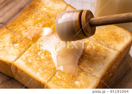 白い蜂蜜でハニーバタートースト 白い蜂蜜でハニーバタートースト 95191004